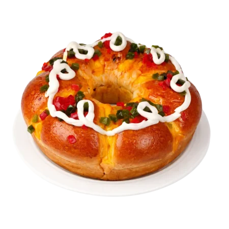 Rosca de reyes relleno de manjar blanco decorado con frutas confitadas y glase